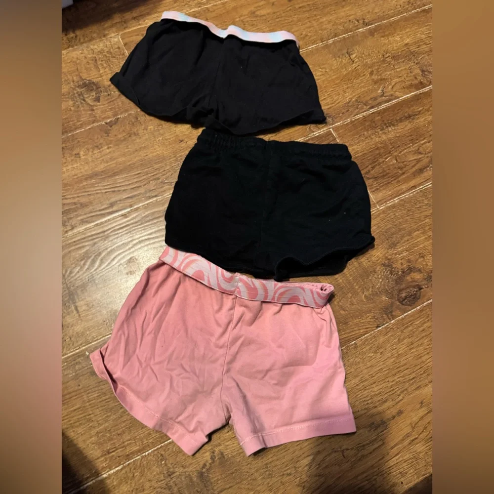 Girls shorts 3 pairs 6/7